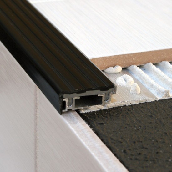 Terminale in alluminio con top in PVC