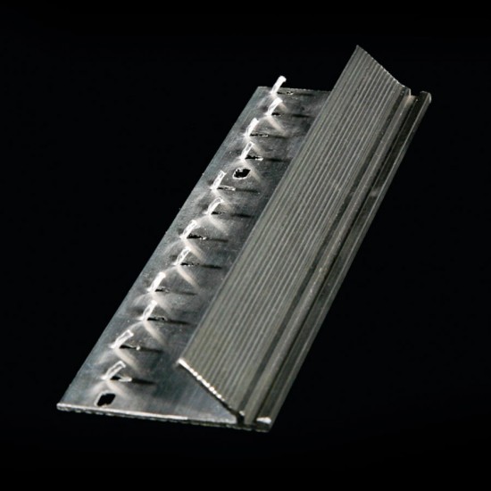 Giunzione per terminale in aluminio per moquette