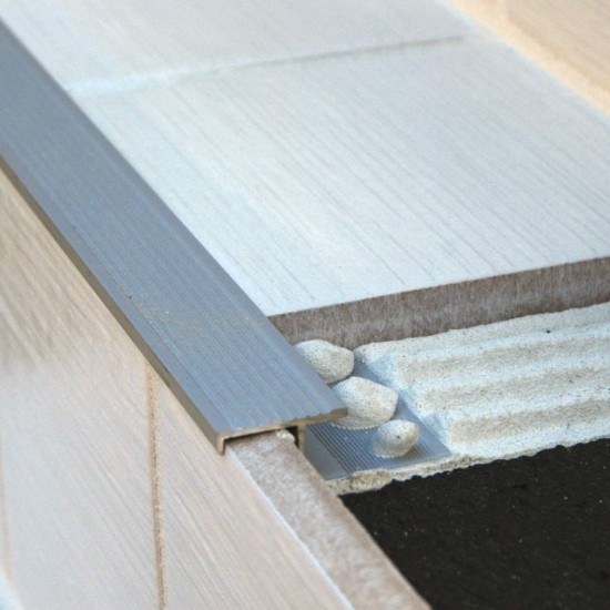 Tile-in step edge